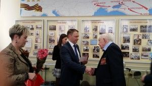Александр Мишаков вручил награды ветеранам