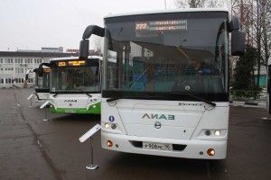 Мэр Москвы Сергей Собянин осмотрел новые автобусы в Автобусном парке №14 в Очаково