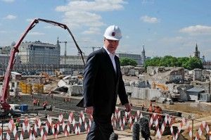 22 Мая 2015 Мэр Москвы Сергей Собянин осмотрел ход реконструкции парка Зарядье