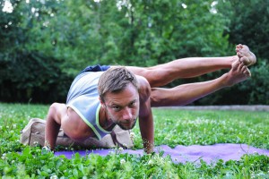 Занятие по йоге в парке Сокольники