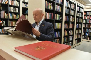 Более 400 столичных библиотек запустят центры для общения пожилых людей