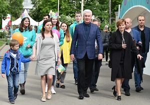 21 мая 2016 мэр Москвы Сергей Собянин на празднике в честь дня рождения проекта "Активный гражданин".