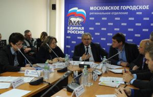 За шанс участвовать в выборах от ЕР в Москве поборется 291 человек