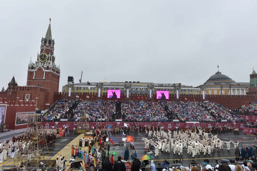 Концерт на площади. Концерты на красной площади в Москве. Концерт к Дню города на красной площади Москвы. Концерт на красной площади в день города. Концерт в Москве сегодня на красной площади.