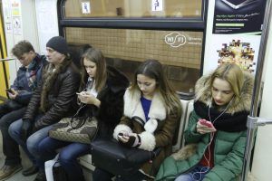 Более миллиона человек воспользовались бесплатным Wi-Fi в наземном транспорте. Фото: "Вечерняя Москва"