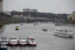 Открытие навигации на Москве-реке. Теплоходы в ожидании отправления в круиз. Фото: "Вечерняя Москва"