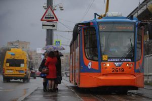 В прежнем режиме трамваи в районе Комсомольской площади заработают 8 июля. Фото: Александр Кожохин, "Вечерняя Москва"