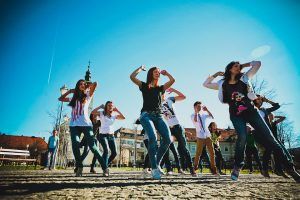Научиться танцевальным движениям приглашают всех желающих. Фото: pixabay.com