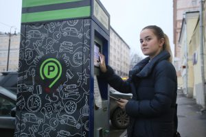 Припарковаться в Красносельском районе можно будет бесплатно в праздники. Фото: Антон Гердо, «Вечерняя Москва»