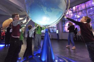 Участники проекта «Московская смена» посетили планетарий. Фото: официальный сайт мэра Москвы