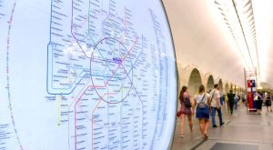 Новые таблички установят на 185 станциях метро. Фото: сайт мэра Москвы