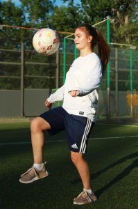 Женская команда школы «Сокол» поучаствует в чемпионате по футболу. Фото: Вечерняя Москва