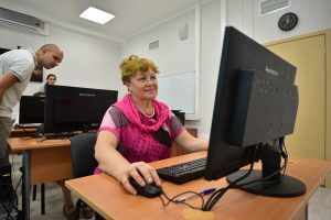 Столичные жители пожилого возраста смогут записаться на занятия по компьютерным технологиям. Фото: Пелагия Замятина, «Вечерняя Москва»