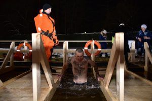 Москвичам рассказали о технике безопасности на крещенских купаниях. Фото: Антон Гердо, «Вечерняя Москва»