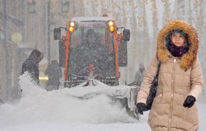 Уборка снежных завалов в Москве будет проходить в круглосуточном режиме. Фото: архив, «Вечерняя Москва»