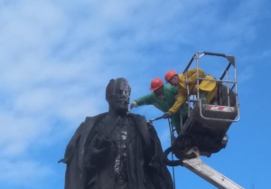 Памятник выдающемуся инженеру в Сретенском бульваре промыли. Фото: пресс-служба префектуры ЦАО