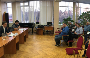 Исполняющий обязанности главы управы Максим Похалюк провел встречу с жителями района. Фото предоставили в управе района