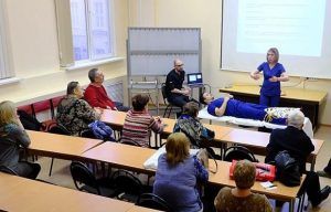 Получатели социальных услуг посетили лекцию в центре соцобслуживания. Фото: официальный сайт мэра Москвы