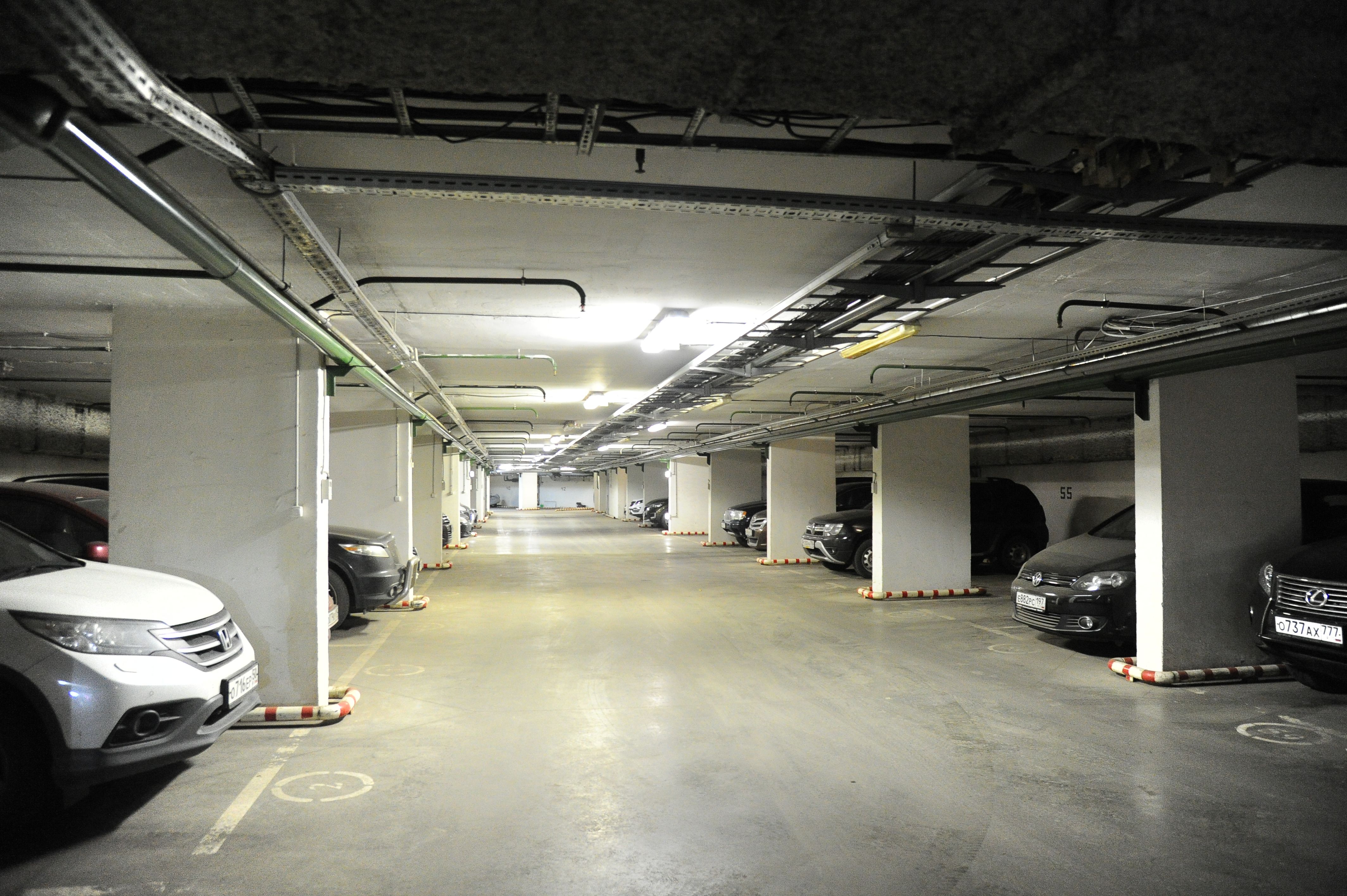 Машиноместо недвижимость. Подземная парковка. Подземный гараж. Гаражные боксы в подземной автостоянке. Место в подземном паркинге.