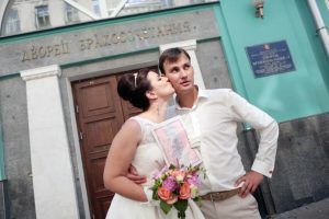 В Москве в канун Дня семьи, любви и верности зарегистрировано 1,3 тыс браков. Фото: архив, «Вечерняя Москва»