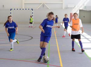 Тренировки по футболу возобновятся в спортивной школе «Сокол». Фото: официальный сайт мэра Москвы
