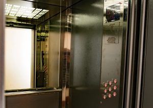 Лифтовое оборудование обновят в нескольких домах района. Фото: Фонд капитального ремонта города Москвы
