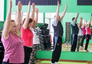 Занятие по гимнастике организуют для жителей района. Фото: сайт мэра Москвы