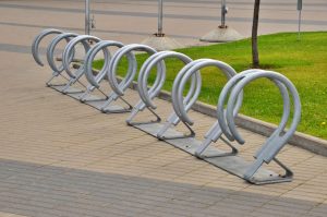 Парковки для велосипедов установили в районе. Фото: Анна Быкова