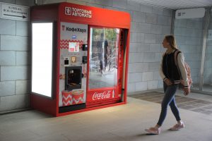 Автоматы с едой и напитками появились на 13 станциях МЦК. Фото: Александр Кожохин, «Вечерняя Москва»