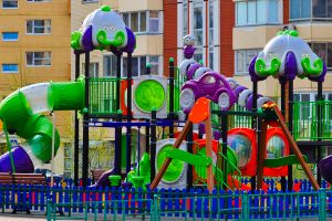 Новые игровые элементы установят на детской площадке в районе. Фото: Никита Нестеров