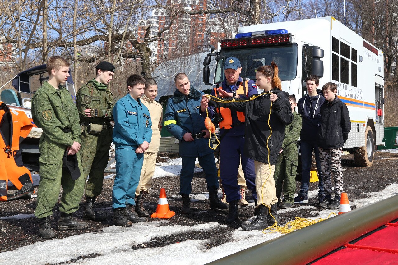 Подготовка более. Шефство и шествие. Профессия пожарник. Московский пожарный колледж 2003. Школа 77 пожар.