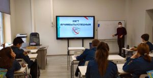 Педагоги и студент Колледжа транспорта провели мастер-классы для девятиклассников. Фото: сайт мэра Москвы