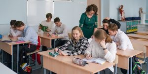 Старший преподаватель МГУ прочитала лекцию в районной школе. Фото: сайт мэра Москвы