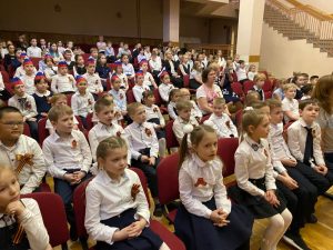 Итоги праздничного концерта подвели в Пушкинской школе. Фото взято с официальной страницы образовательного учреждения в социальных сетях
