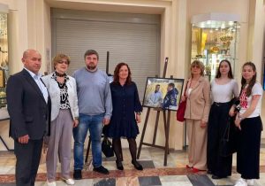 Активисты молодежной палаты Красносельского района посетили экологическую фотовыставку. Фото: страница молодежной палаты Красносельского района в социальных сетях