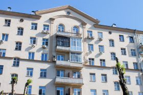 Жилой дом в Красносельском районе включен в столичную программу капитального ремонта. Фото: пресс-служба Фонда капитального ремонта
