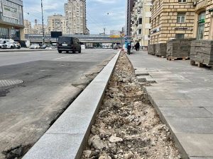 Представители управы проверили ход благоустройства у метро «Красносельская». Фото: страница управы Красносельского района в социальных сетях