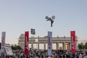 Москвичей и туристов пригласили на площадку фестиваля «Ночь московского спорта» на Мясницкой. Фото: пресс-служба столичного Департамента спорта