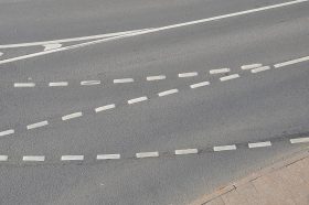 Новые развороты появились на проспекте Академика Сахарова. Фото: Анна Быкова, «Вечерняя Москва»