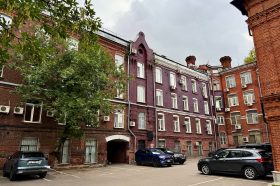 Состоялась встреча с жильцами дома на Ольховской улице и членами управы Пресненского района. Фото: страница управы Красносельского района в социальных сетях