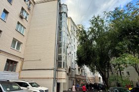 Администрация Красносельского района провели обход двух домов. Фото: страница управы Красносельского района в социальных сетях