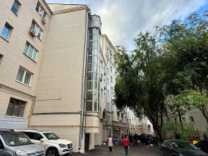 Администрация Красносельского района провели обход двух домов. Фото: страница управы Красносельского района в социальных сетях