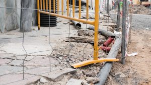 Работы по благоустройству улиц и дворов продолжаются в Красносельском районе. Фото: страница управы Красносельского района в социальных сетях