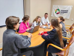 Заседание Молодежной палаты Красносельского района прошло в здании управы. Фото: страница управы Красносельского района в социальных сетях.