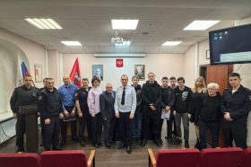 День открытых дверей провели сотрудники ЛУ МВД России в Красносельском районе. Фото: пресс-служба линейного управления МВД России