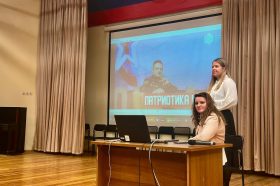 Ученики школы №1284 увидели презентацию Молодежной палаты Красносельского района. Фото: страница школы №1284 в социальных сетях
