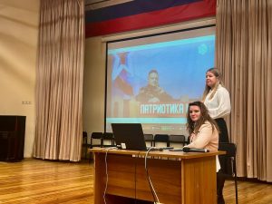Ученики школы №1284 увидели презентацию членов Молодежной палаты Красносельского района. Фото: страница школы №1284 в социальных сетях
