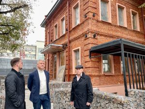 Реконструкцию исторического дома завершили в Красносельском районе. Фото: страница управы Красносельского района в социальных сетях.