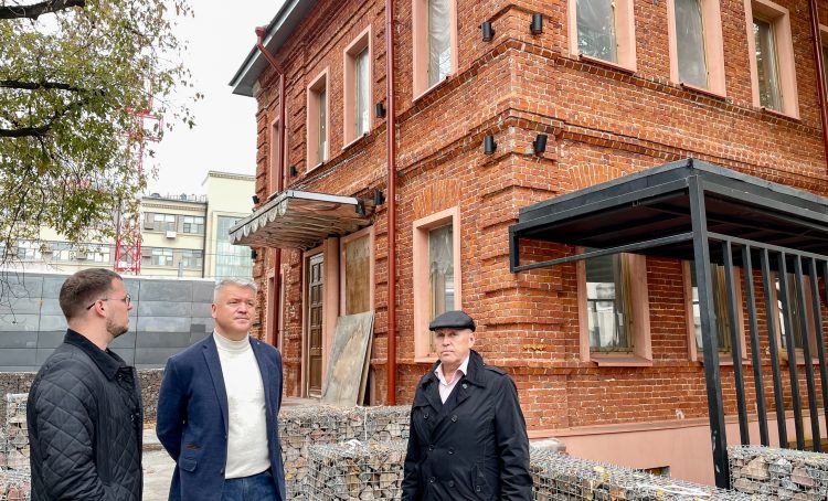 Реконструкцию исторического дома завершили в Красносельском районе. Фото: страница управы Красносельского района в социальных сетях.
