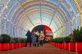 Одним из мест установки световых тоннелей стала площадь Мясницкие Ворота. Фото: пресс-служба комплекса городского хозяйства Москвы